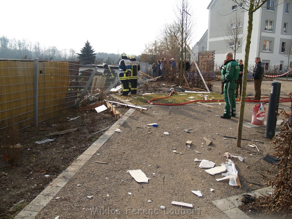 Gartenhaus in Koeln Vingst Nobelstr explodiert   P030.JPG